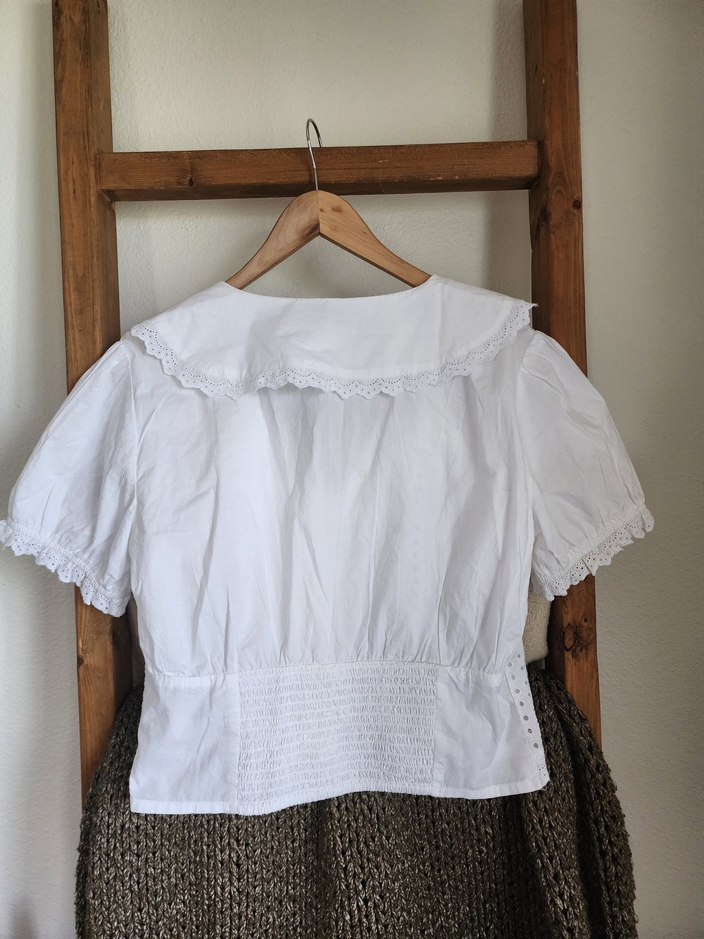 American Eagle Outfitters White Eyelet Button-Front Blouse with Lace Trim - Picture 4 of 6